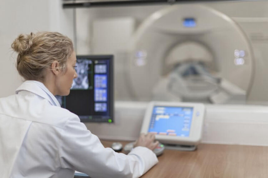doctor-operating-ct-scanner
