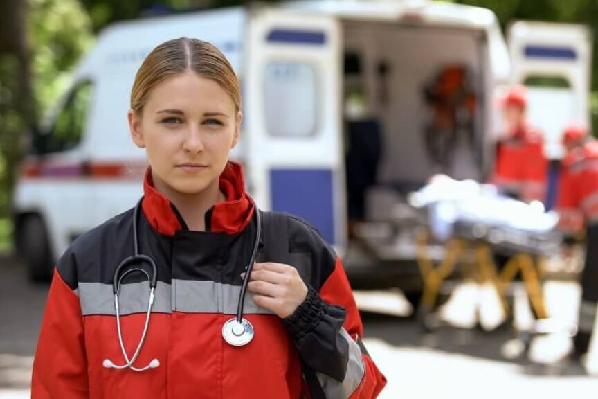 emergency-nurse-with-stethoscope
