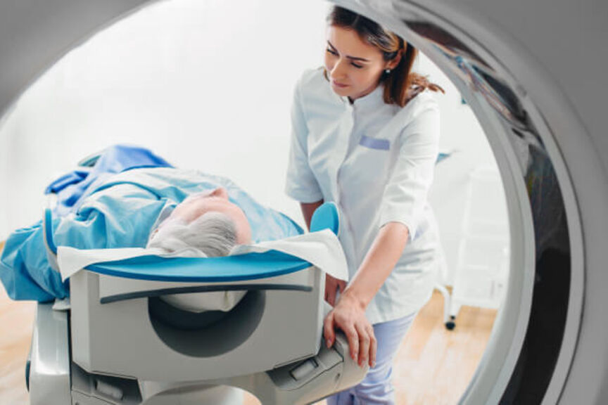 Medical-imaging-technologist-2
