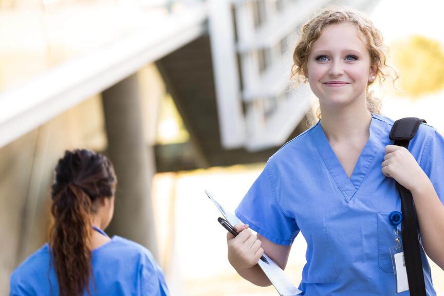 What-is-a-Travel-Nurse-Career-Outlook-and-Salary