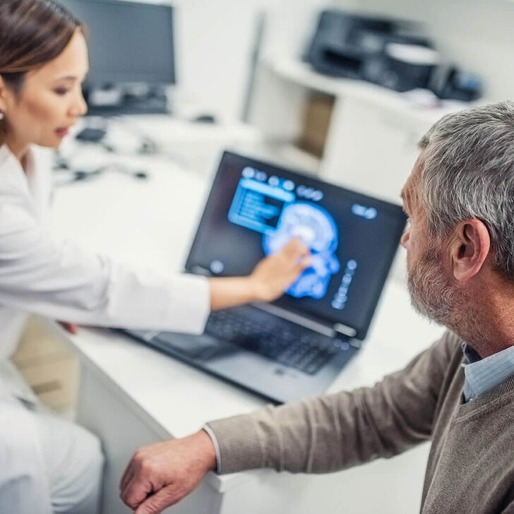 Female-doctor-showing-brain-scan-to-patient