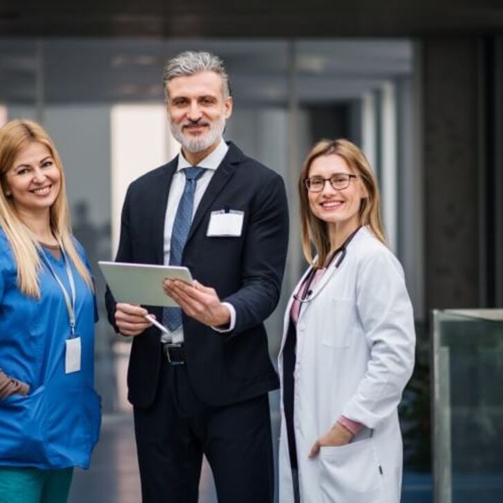 healthcare-administrator-wth-nurse-and-doctor